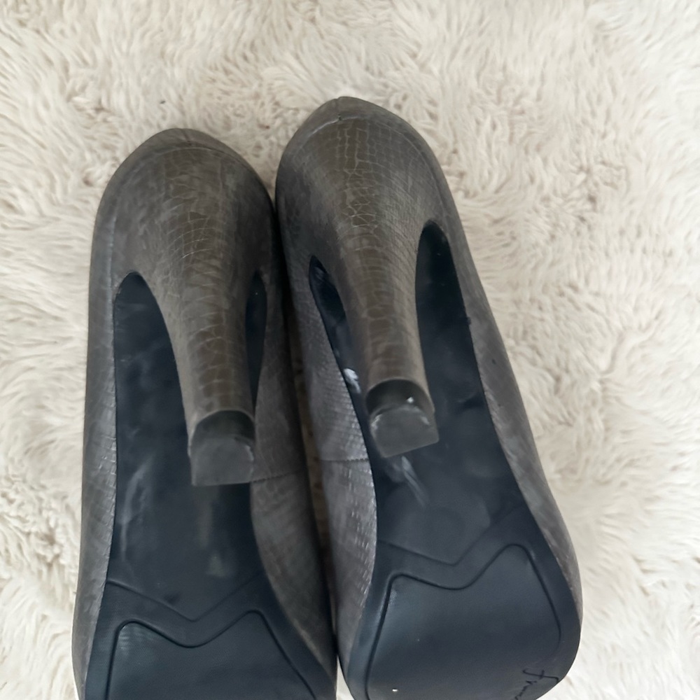 Shoes - Picture 7 of 7